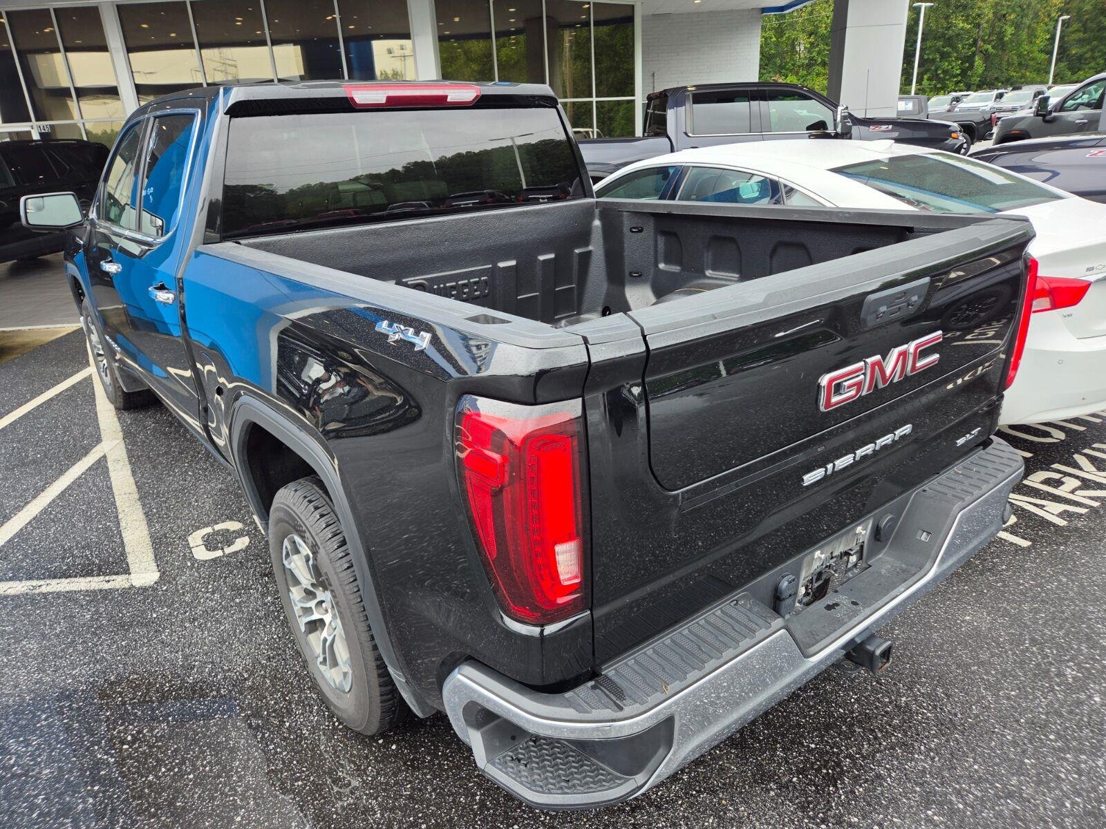 Used 2025 Onyx Black GMC SLT image 9