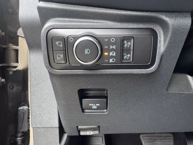 Used 2025 Gray Ford Outer Banks image 22