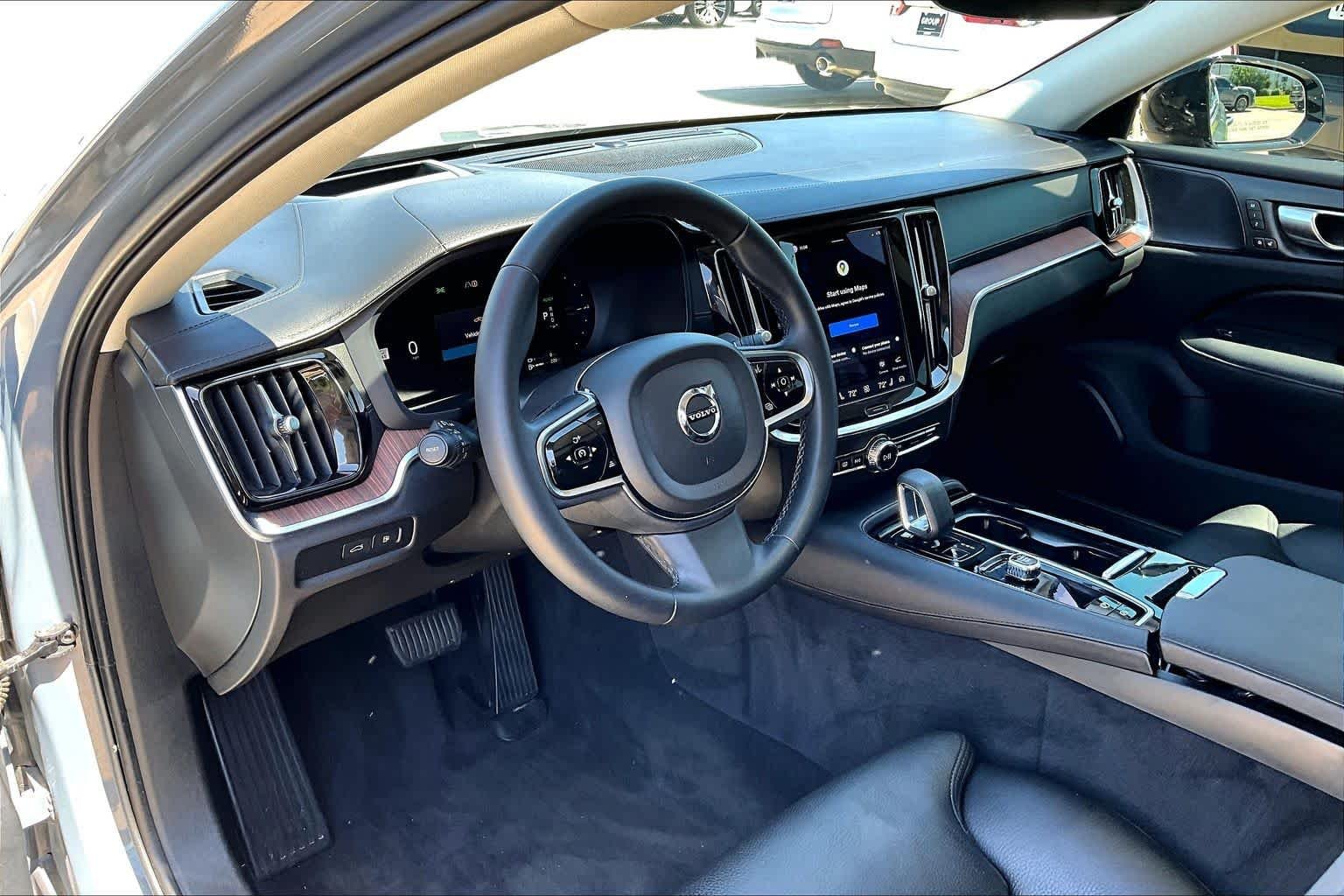 Used 2024 Thunder Grey Metallic Volvo Ultimate Dark Theme image 18