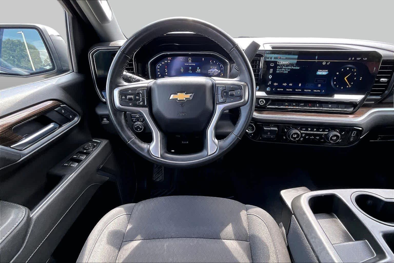 Used 2025 Cypress Gray Chevrolet LT image 5