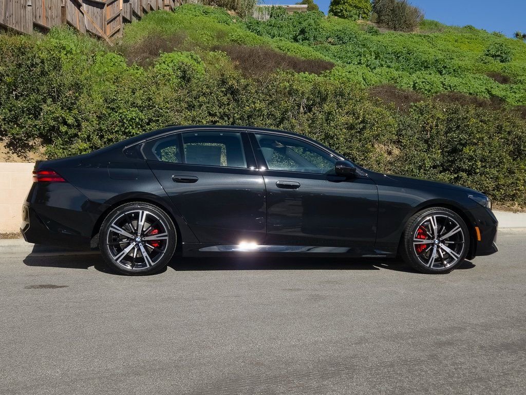 New 2026 Black Sapphire Metallic BMW 530i xDrive image 4