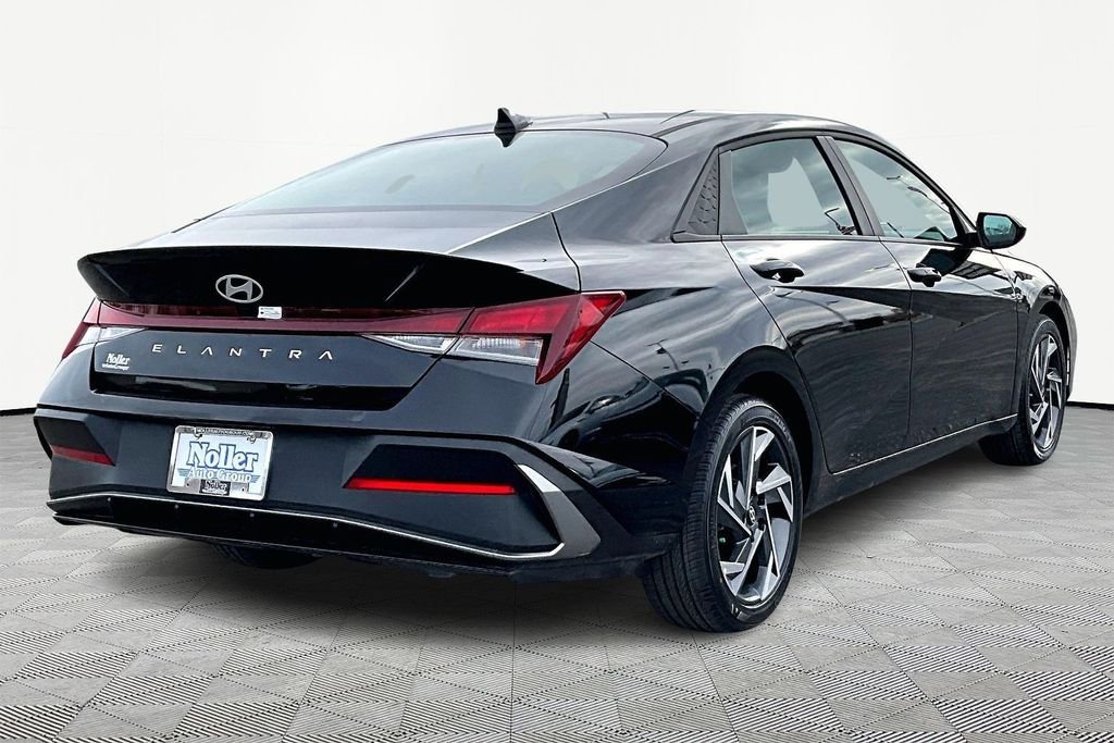 Certified 2025 Hyundai Elantra SEL with VIN KMHLM4DG8SU932499 for sale in Kansas City
