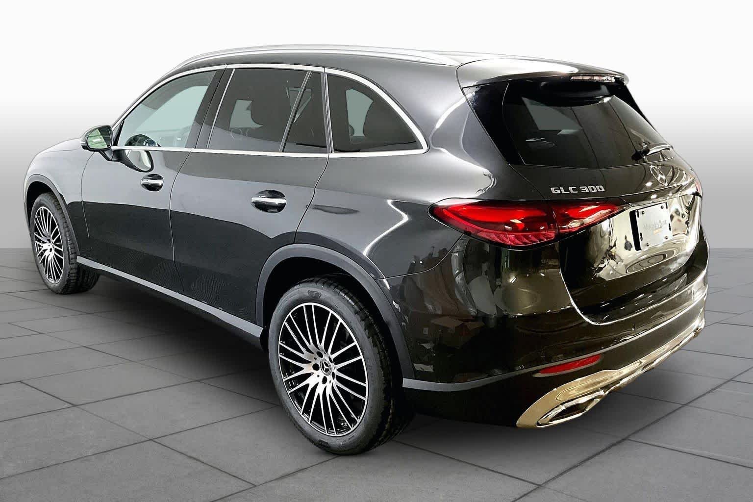 New 2027 Graphite Grey Metallic Mercedes-Benz GLC 300 image 4