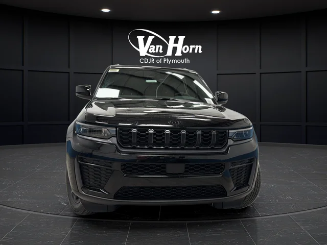 New 2026 Diamond Black Crystal Pearl-Coat Exterior Paint Jeep Altitude image 8