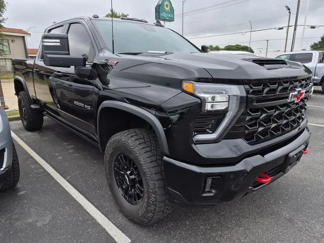 2025 Chevrolet Silverado HD ZR2 4WD Crew Cab Standard Box's photo