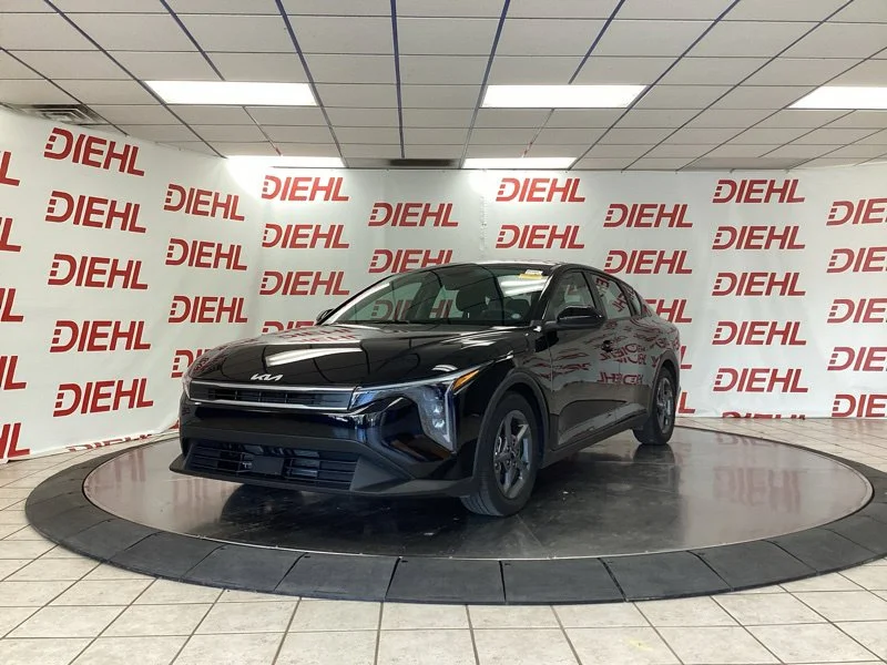 Used 2025 Black Kia LXS image 3