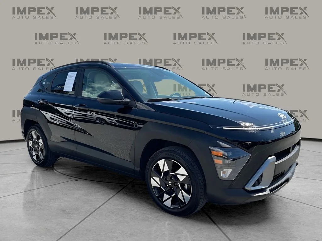 Used 2025 Black Hyundai SEL image 7