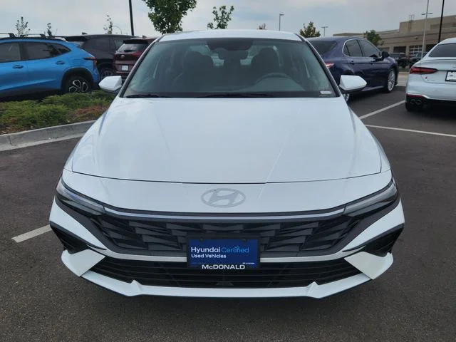 Used 2025 White Hyundai SE image 8