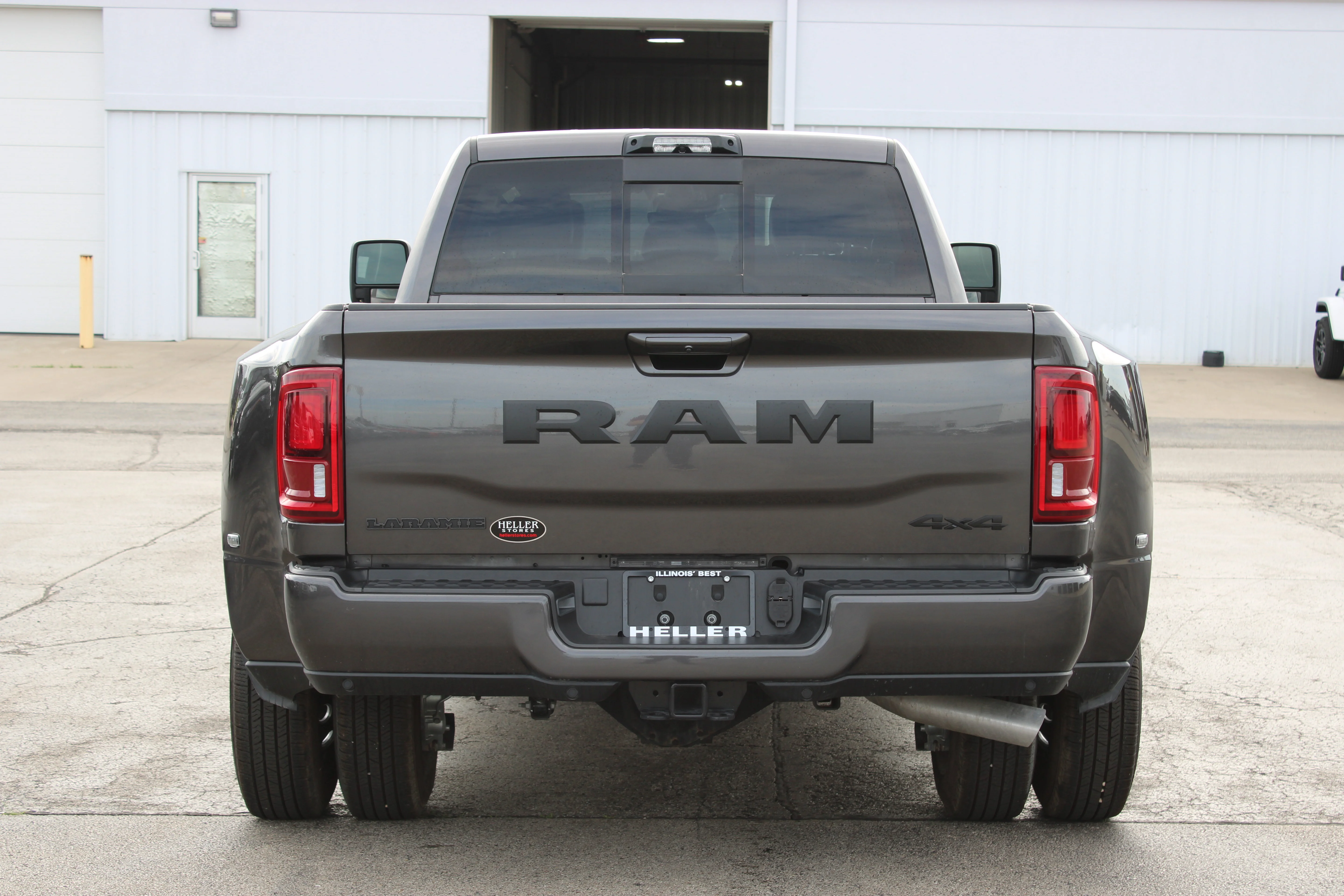 Used 2025 Granite Crystal Metallic Clearcoat Ram Laramie image 7