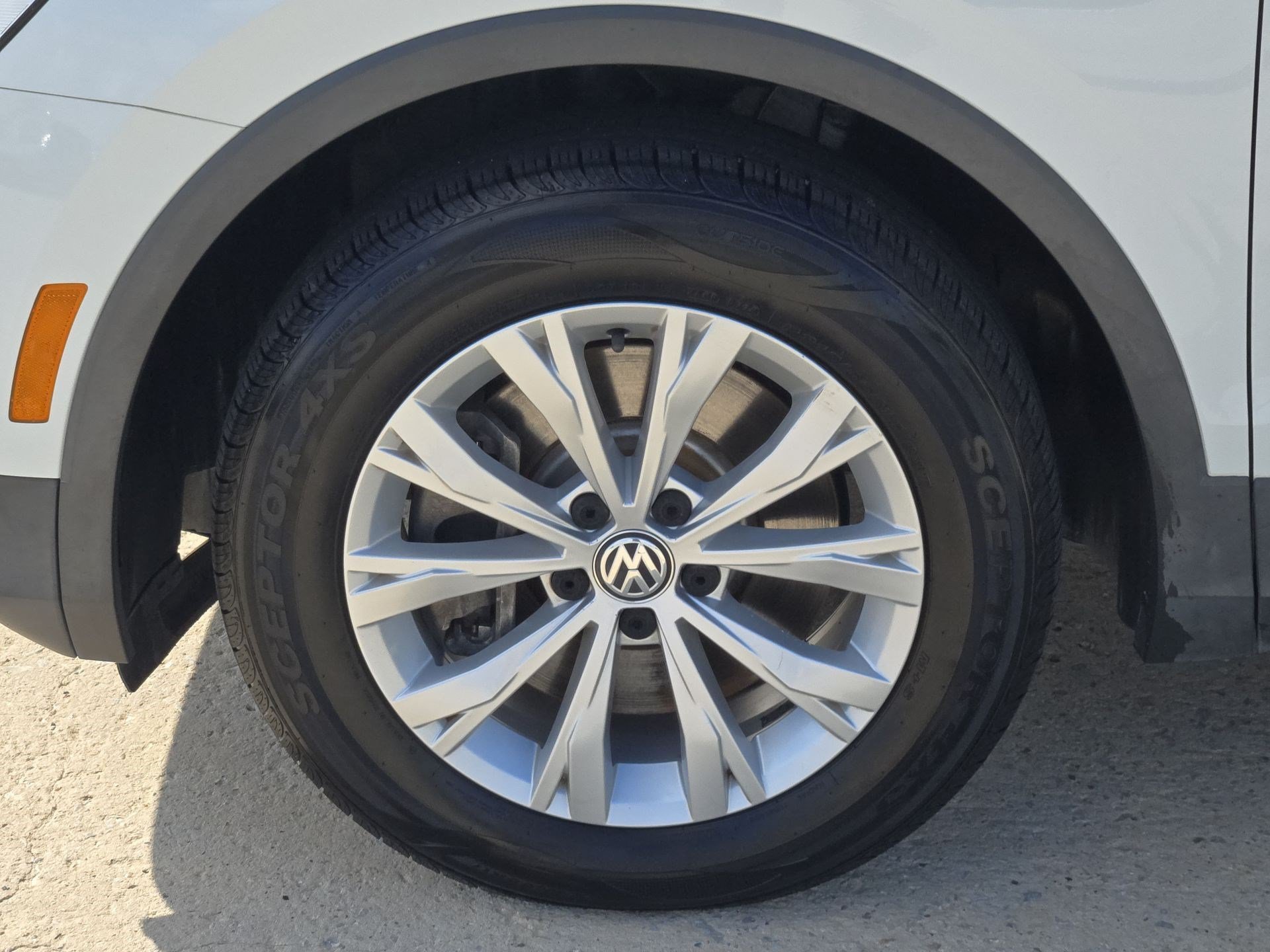 Used 2019 Pure White Volkswagen S image 10