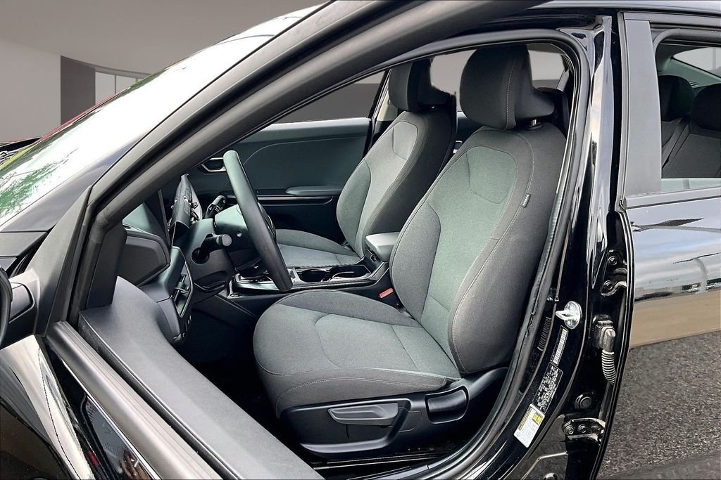 Used 2025 Black Kia LX image 27