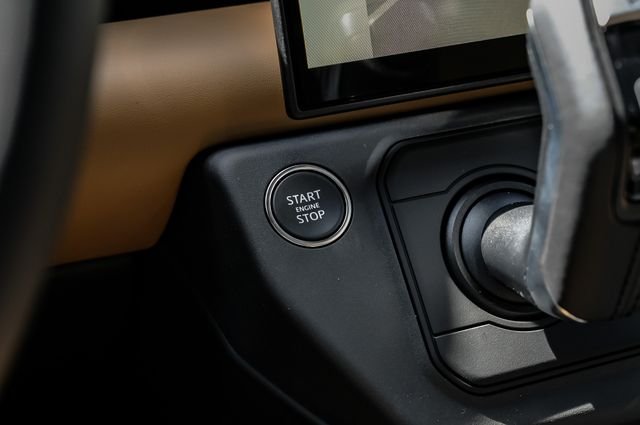 New 2026 Santorini Black Land Rover X-Dynamic SE image 28