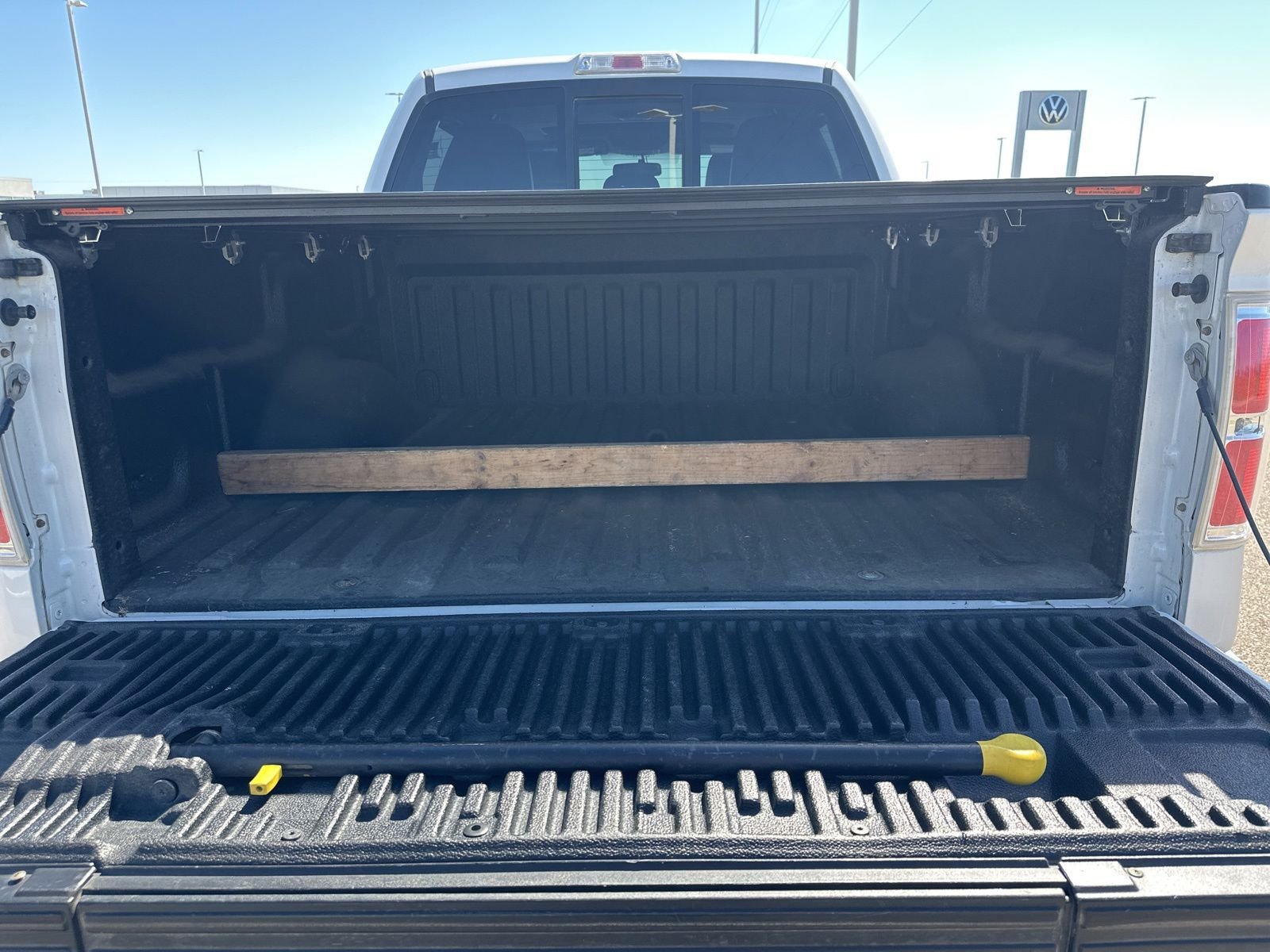 Used 2014 White Ford Lariat image 28