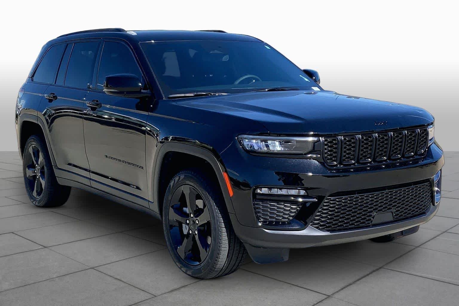 Used 2024 Diamond Black Crystal Pearlcoat Jeep Limited image 2