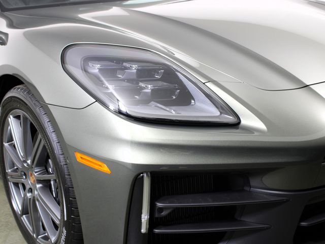 New 2026 Aventurine Green Metallic Porsche 4 image 11