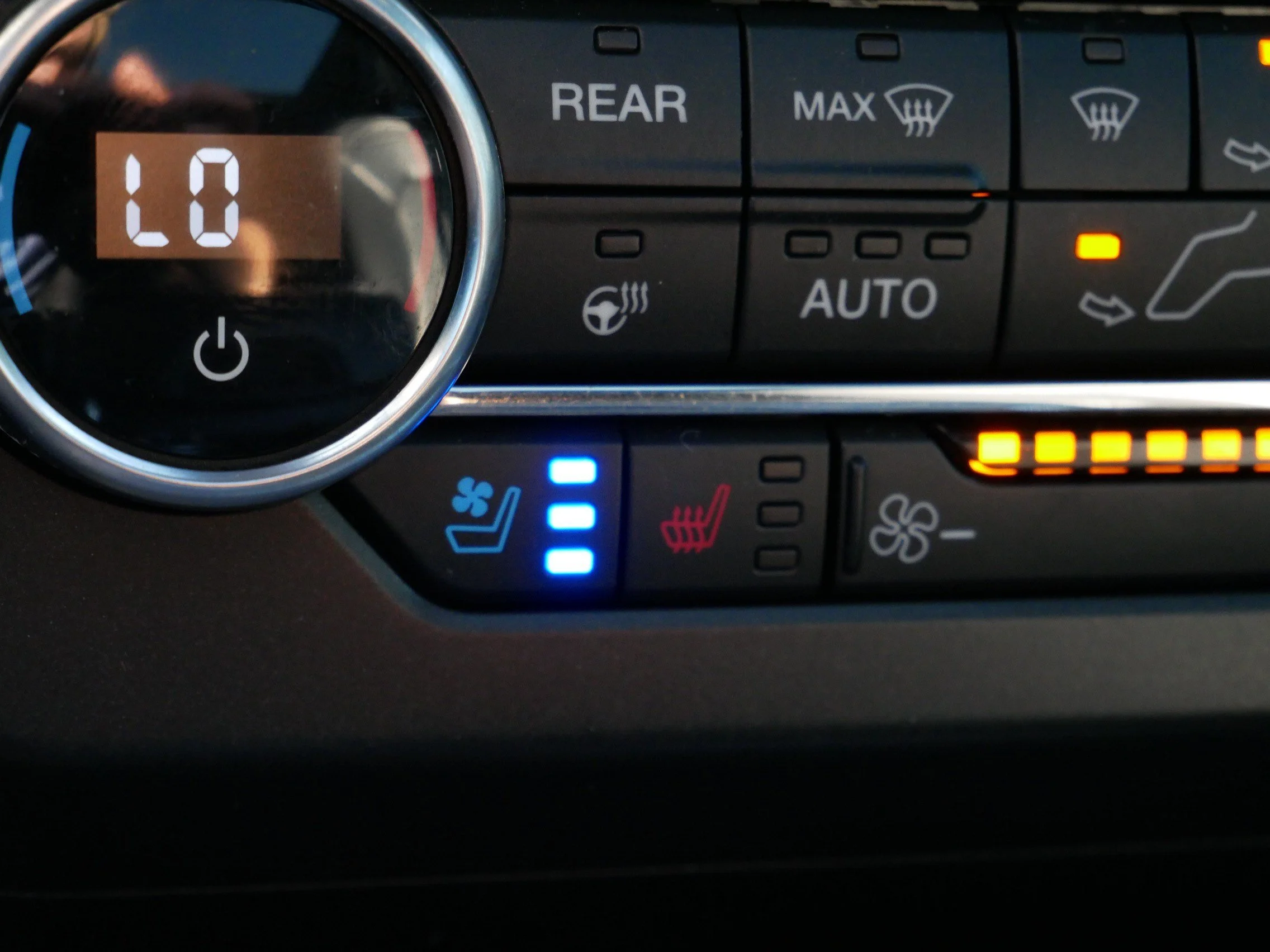 Used 2023 Wind Chill Pearl Toyota XLE image 6