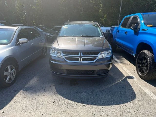 Used 2018 Gray Dodge SE image 4