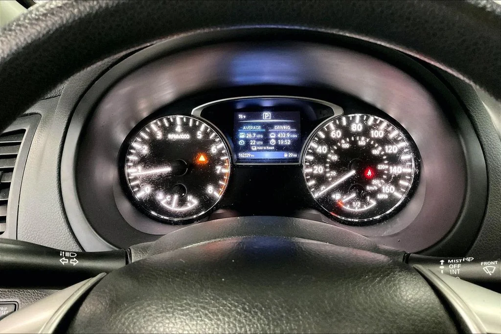 Used 2016 Black Nissan 2.5 S image 19