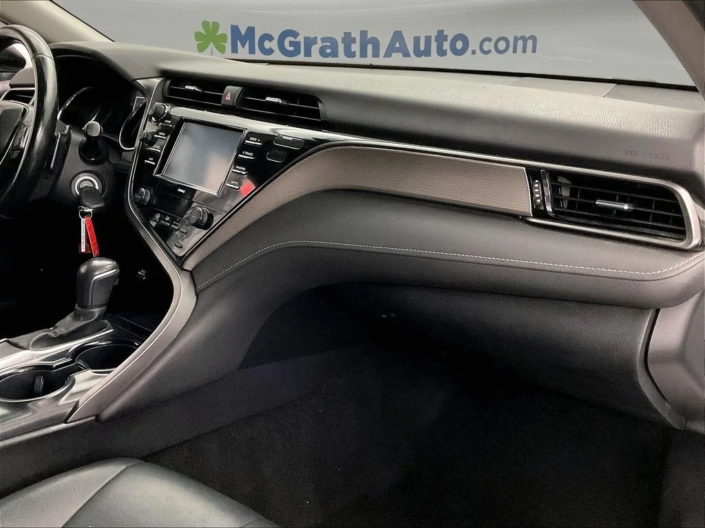 Used 2020 White Toyota SE image 21