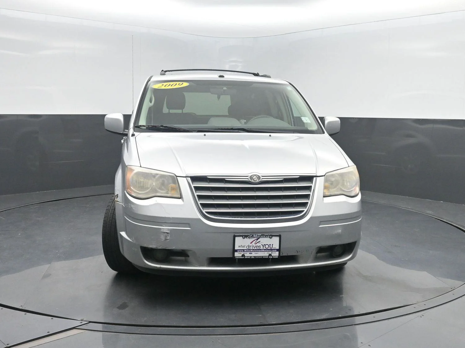 Used 2009 Bright Silver Metallic Chrysler Touring image 40