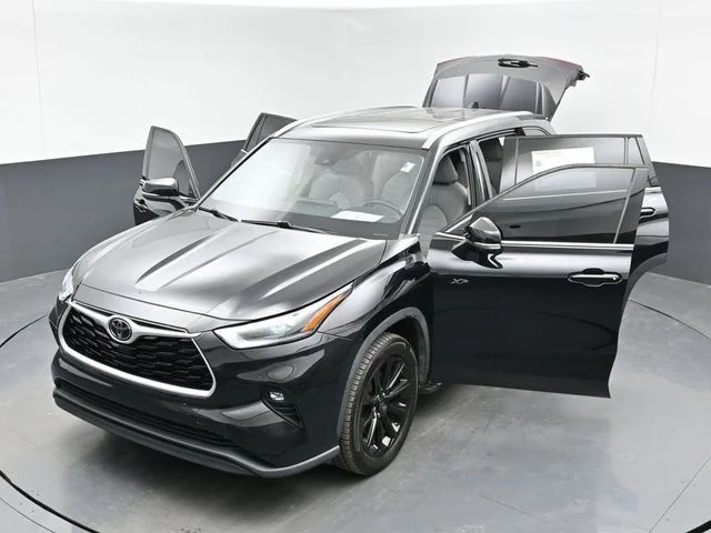 Used 2021 Black Toyota XLE image 42