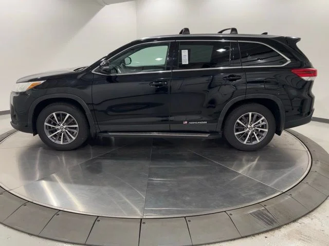 Used 2019 Black Toyota XLE image 2