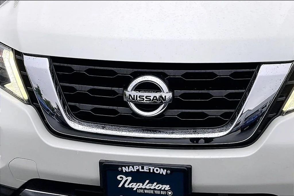 Used 2018 White Nissan SV image 35