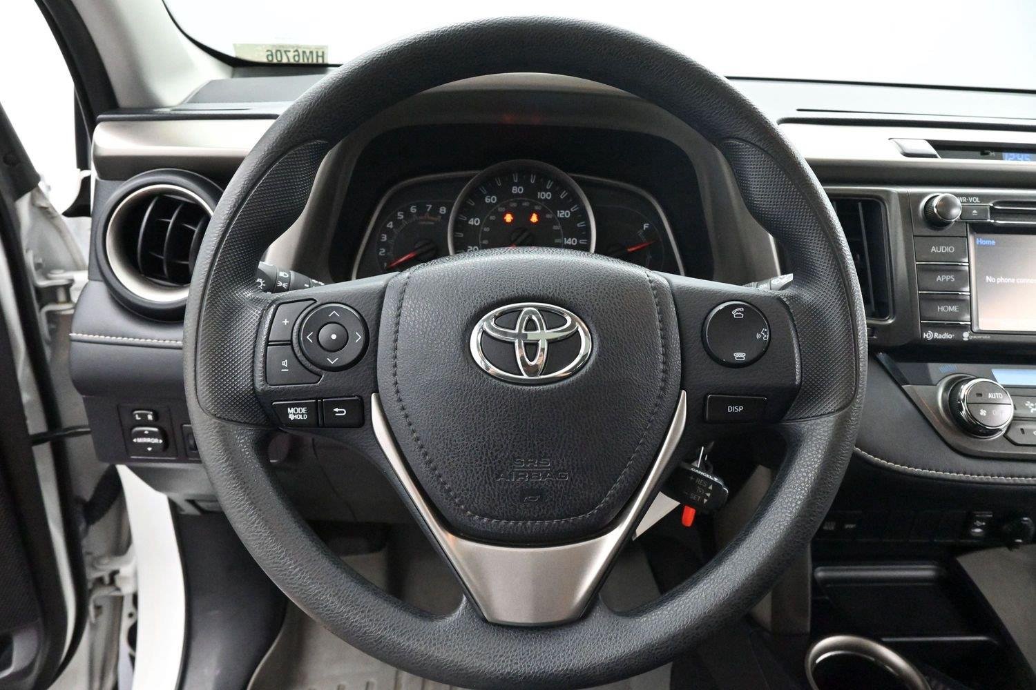 Used 2015 Super White Toyota XLE image 14