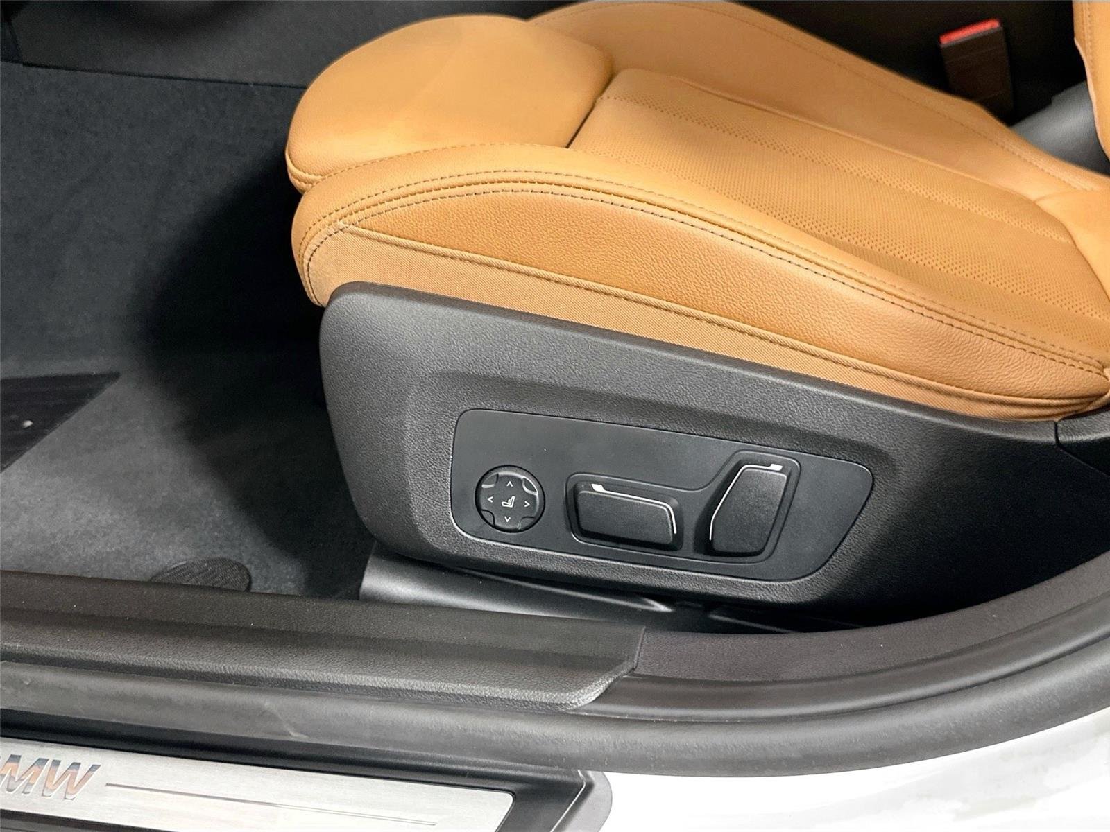 2025 BMW 3 Series 330i - Photo 35