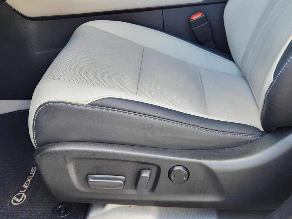 Used 2016 Silver Lexus 350 PREMIUM image 24