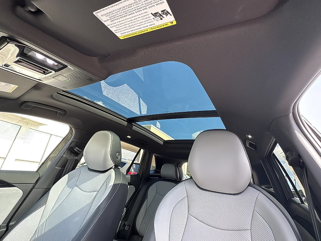 New 2026 Avocado Green w/ Deep Black Roof Volkswagen SE R-Line Black FWD image 28