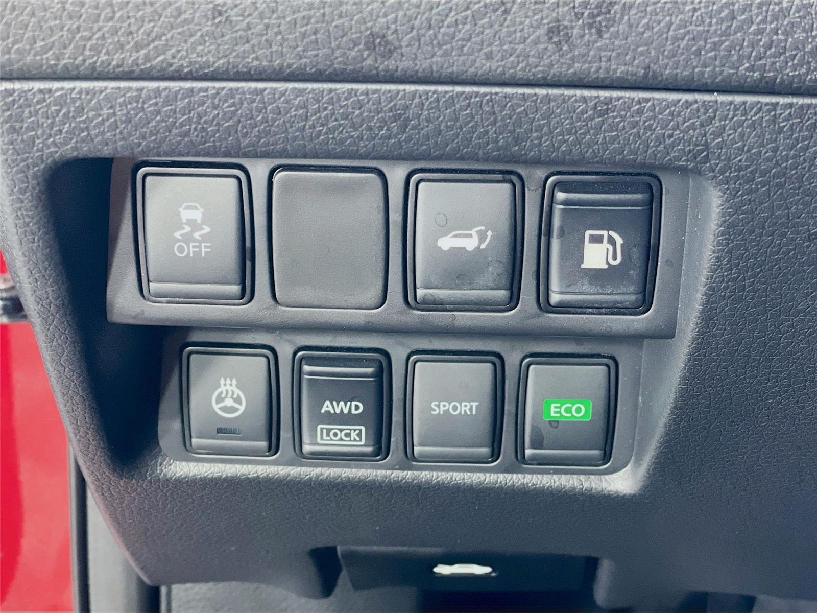 Used 2018 Scarlet Ember Nissan SV image 14