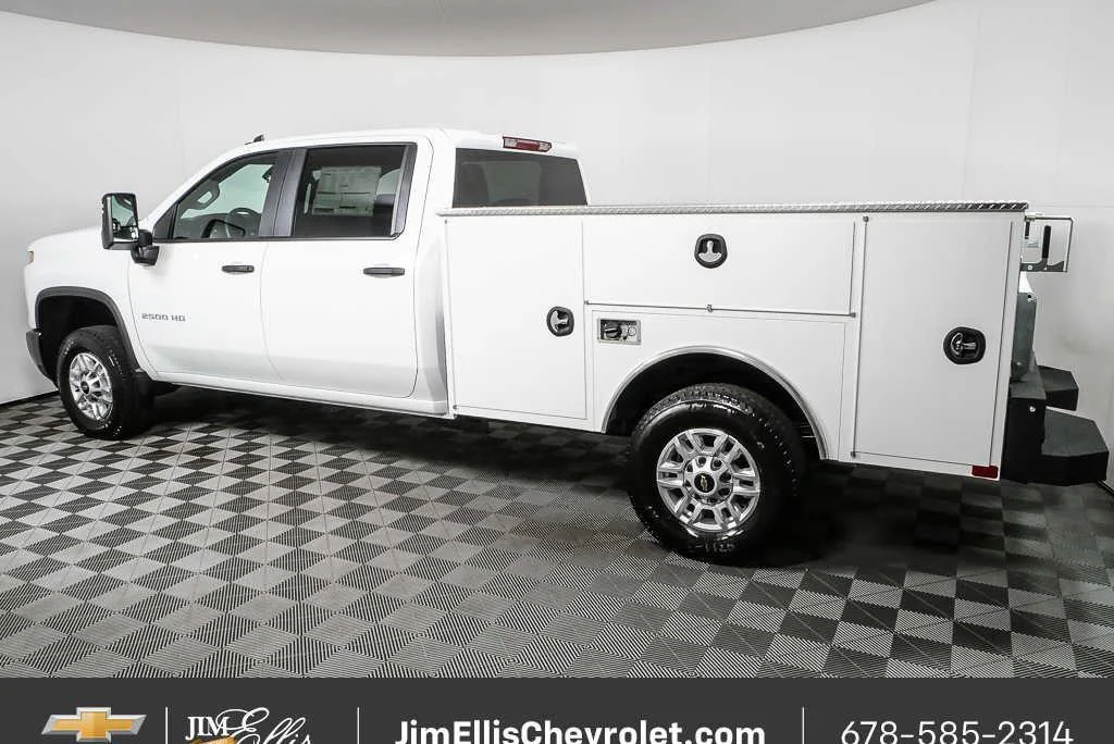 New 2026 Summit White Chevrolet WT image 26