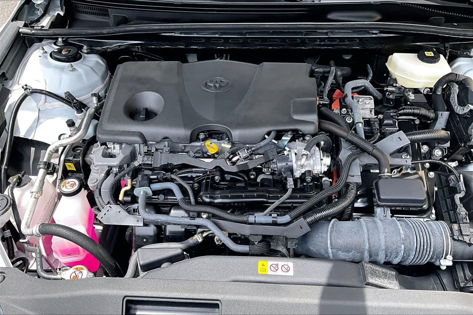 Used 2025 Ice Cap Toyota LE image 32