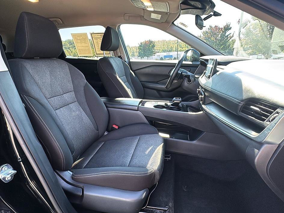 Used 2025 Super Black Nissan SV image 25