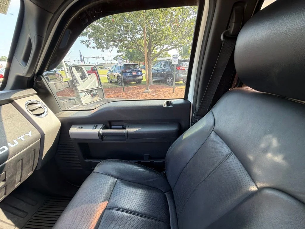 Used 2015 White Ford Lariat image 28