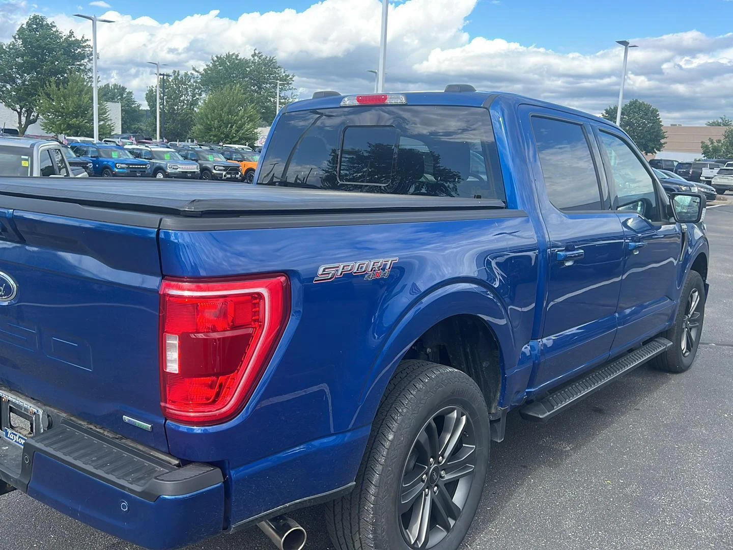 Used 2023 Atlas Blue Ford XLT image 5