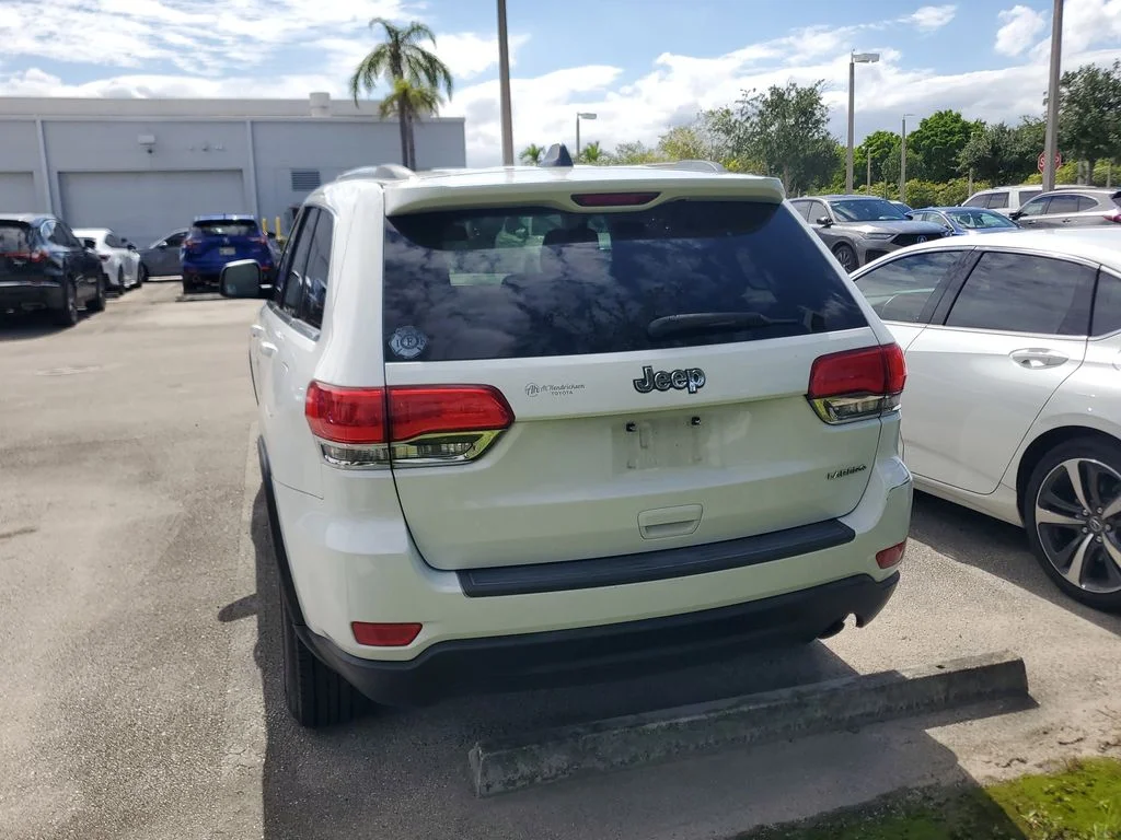 Used 2016 White/off-white Jeep Laredo image 6