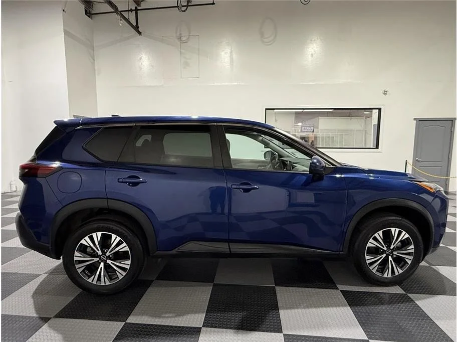 Used 2022 Caspian Blue Metallic Nissan SV image 4
