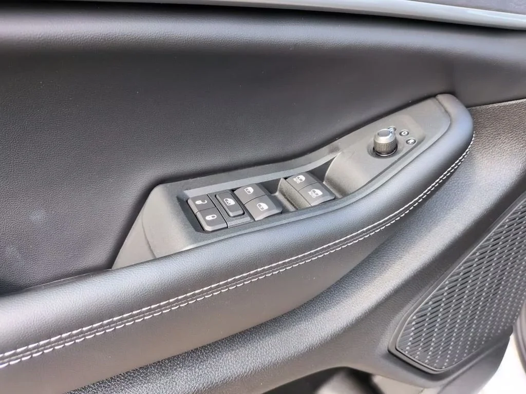 New 2026 White Jeep Altitude image 15