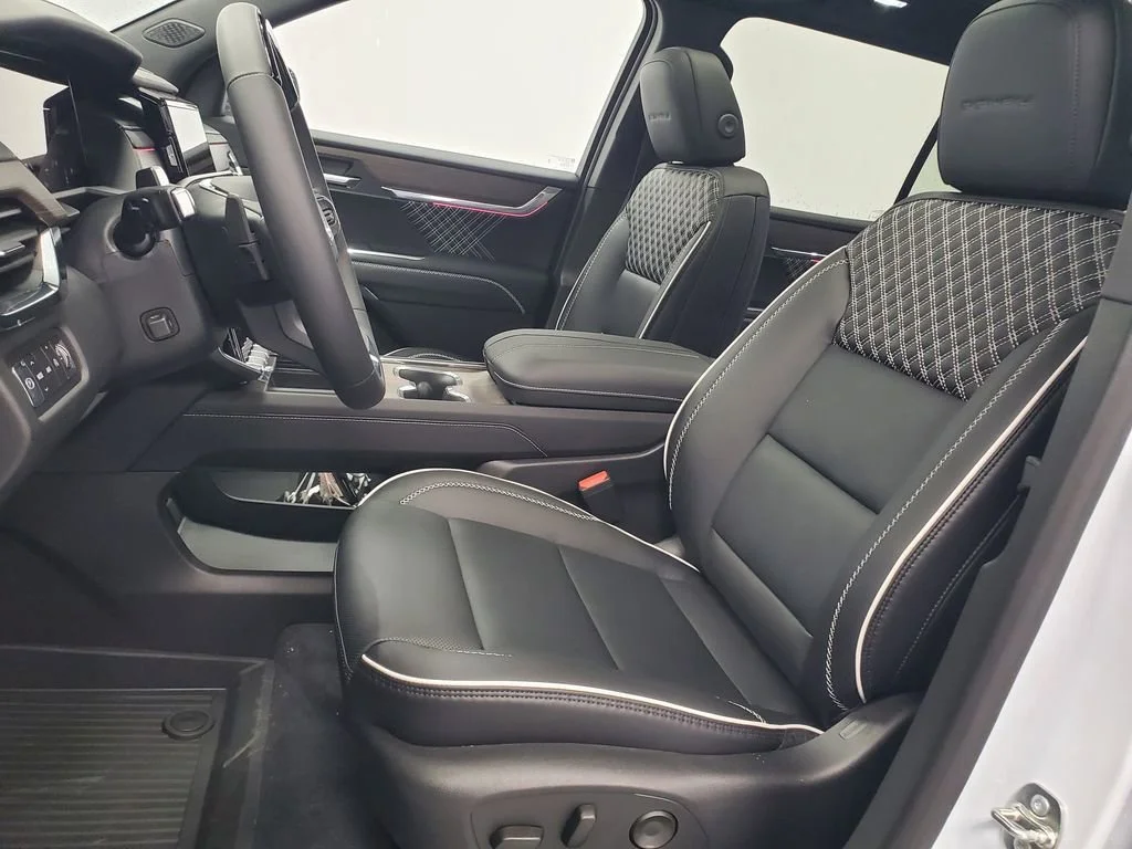 2026 GMC Acadia Denali - Photo 7