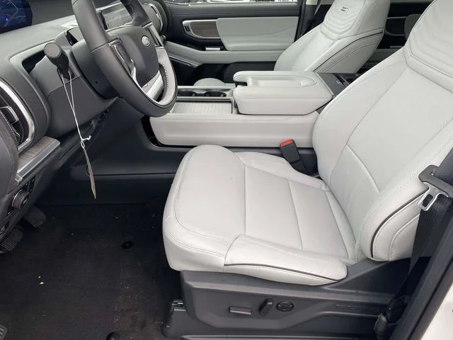 New 2025 White Ford Platinum image 13