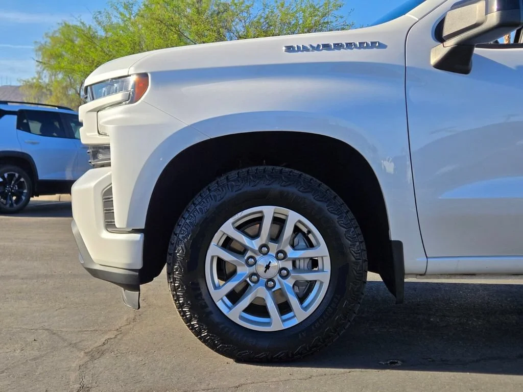 Used 2022 Iridescent Pearl Tricoat Chevrolet RST image 9