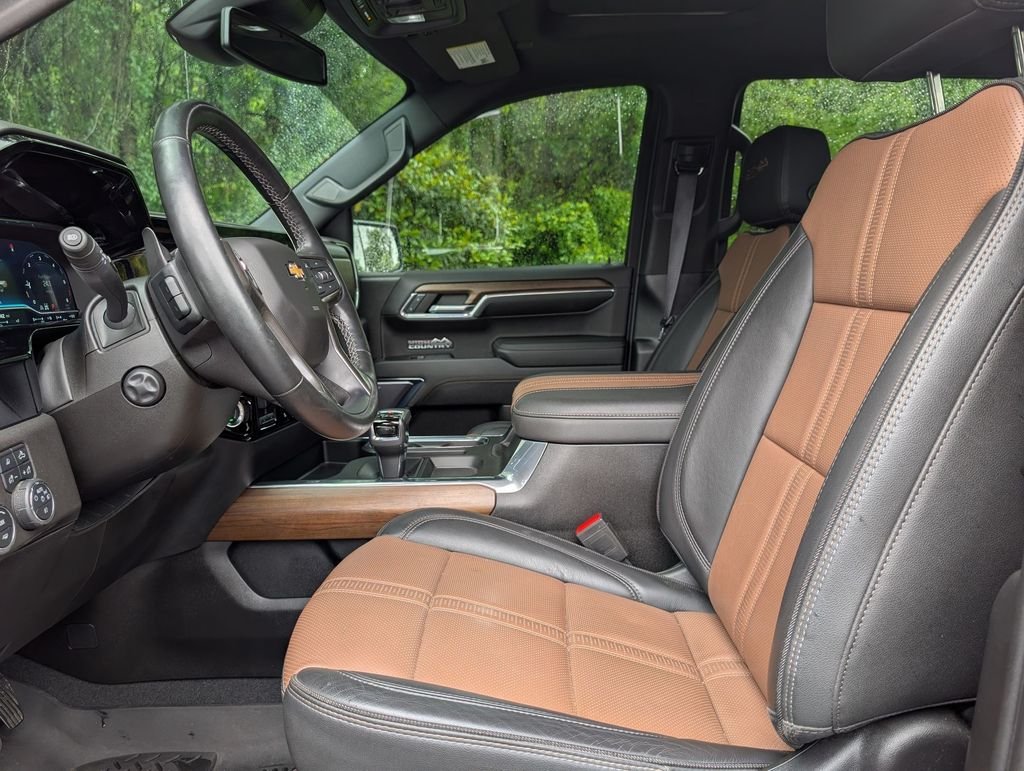 Used 2023 Red Chevrolet High Country image 15