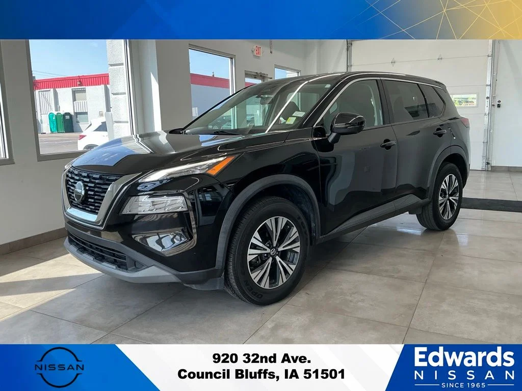 Used 2021 Black Nissan SV image 4