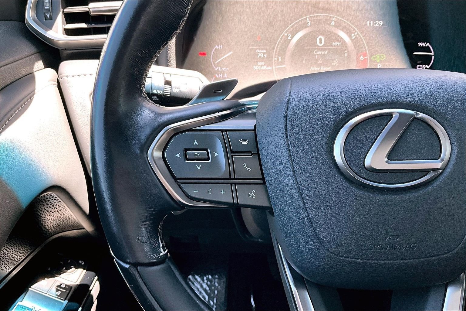 Used 2022 White Lexus 600 Ultra Luxury image 18