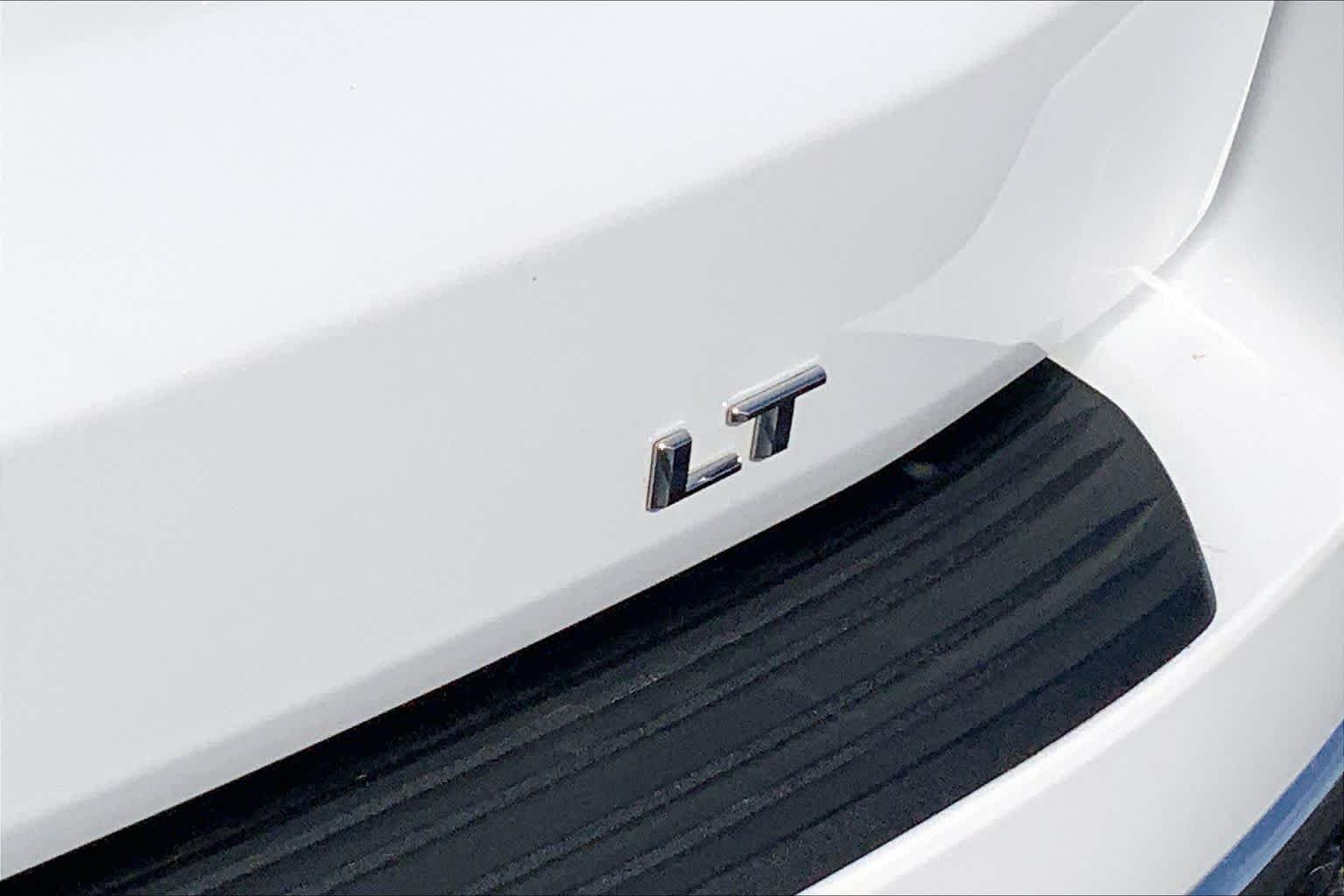 Used 2024 Summit White Chevrolet LT image 19