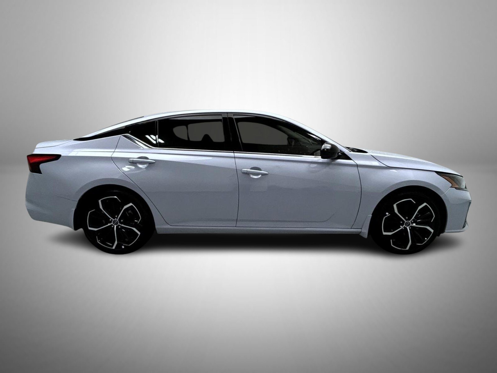 Used 2024 Gray Nissan 2.5 SR image 4