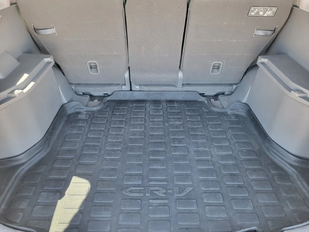 Used 2011 Alabaster Silver Metallic Honda SE image 8