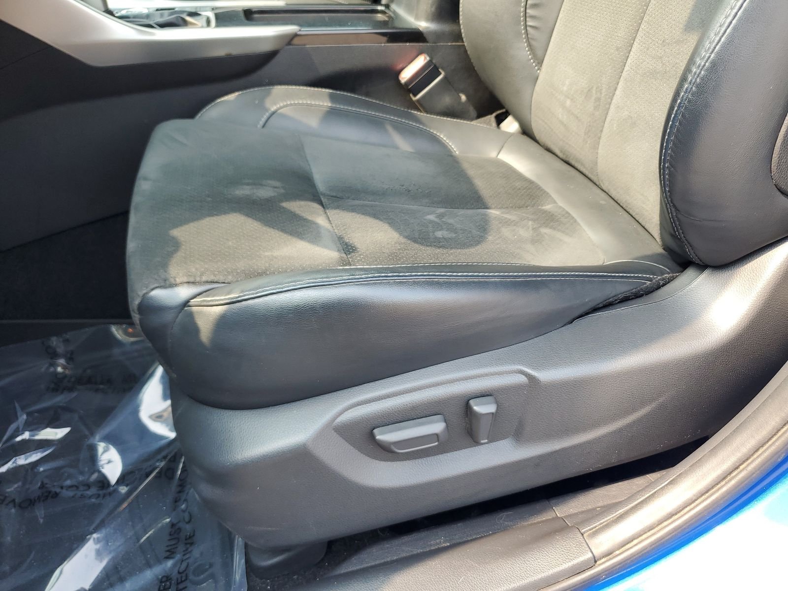 Used 2022 Blue Mitsubishi SE image 13